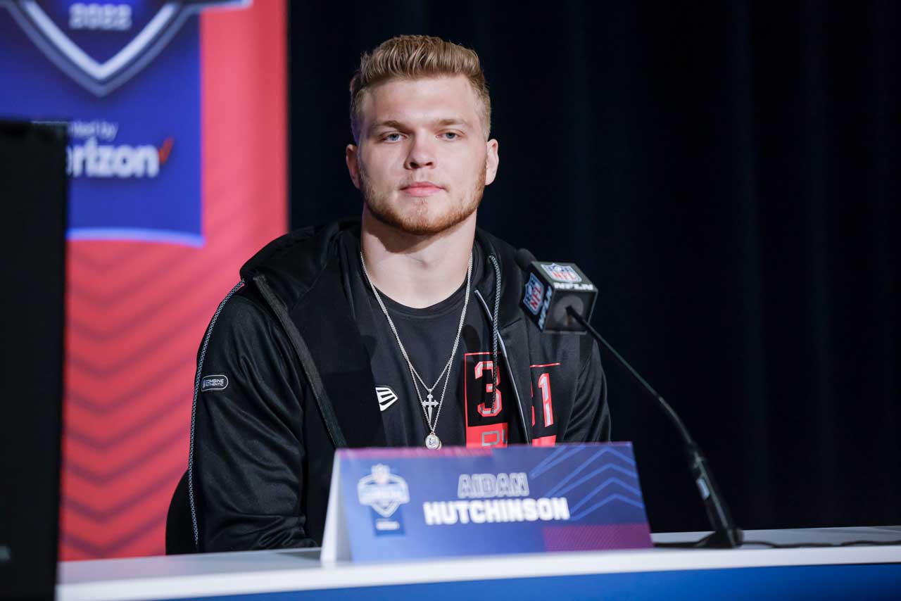 Quarterbacks Run the 40-Yard Dash at 2022 NFL Combine: Ridder Flies for a  4.49 