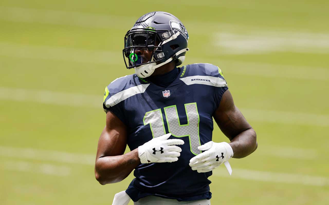 Los Angeles Rams cornerback Jalen Ramsey (5) defends against Seattle  Seahawks wide receiver DK Metcalf (14)