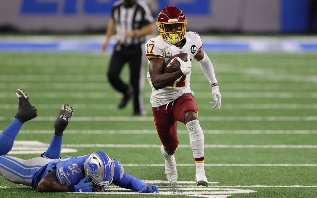 Terry McLaurin of the Washington Football Team makes a catch against  News Photo - Getty Images