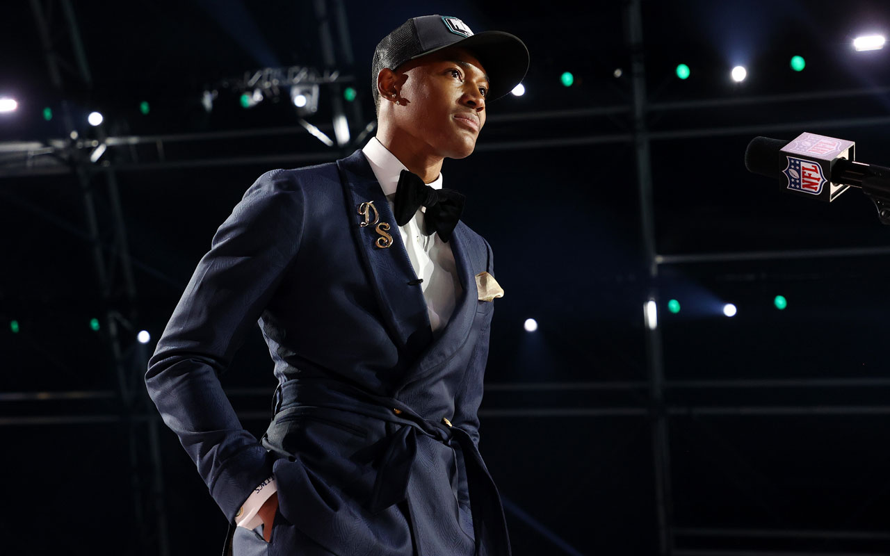 Secrets to Eagles receiver DeVonta Smith's fashion game, from a