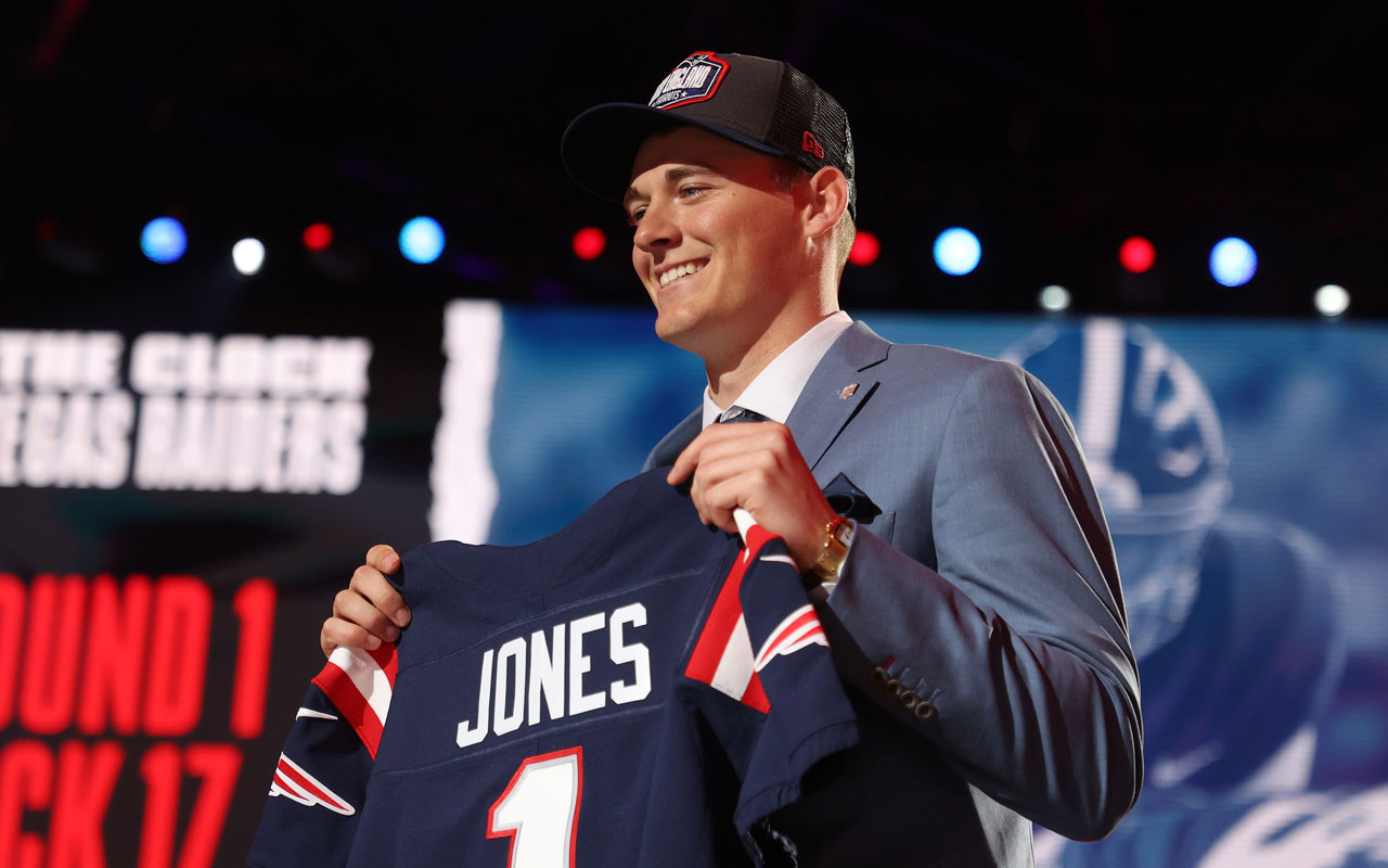 Patriots training camp Day 1: Mac Jones throws an INT, Hunter