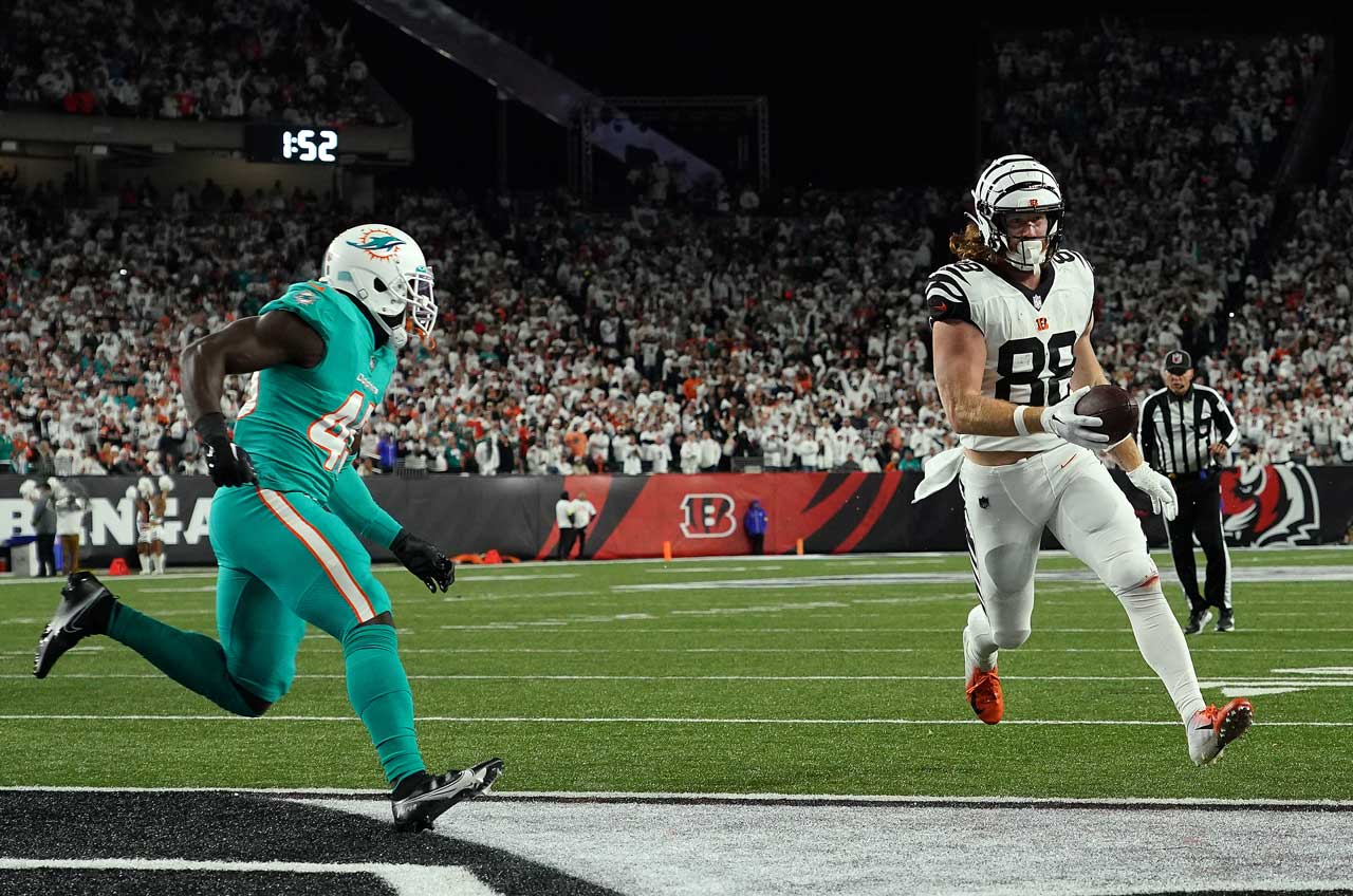 Hurst, Tonyan among four must-start tight ends in Week 9 