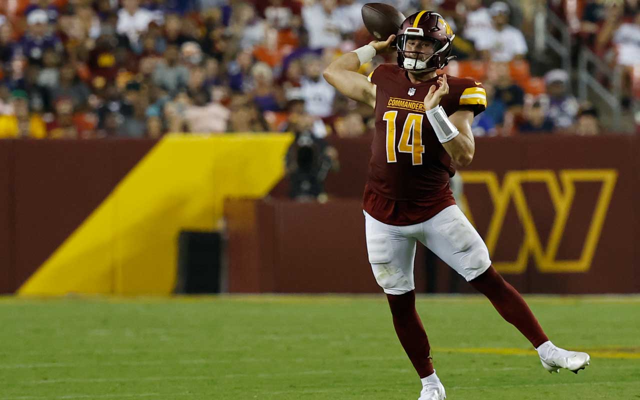 Fantasy Life on X: Week 1 quarterback rankings via @Ihartitz 